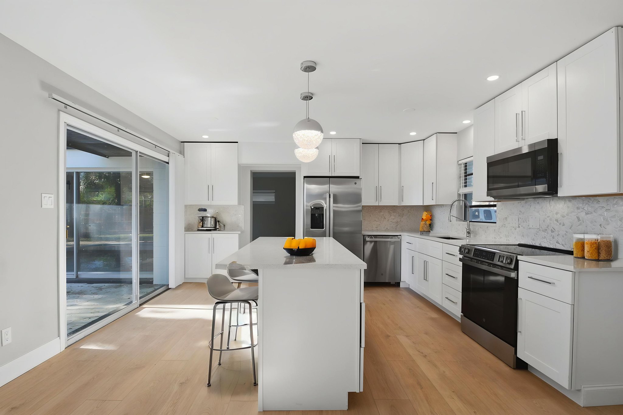 DSC_6161 virtually staged.jpeg