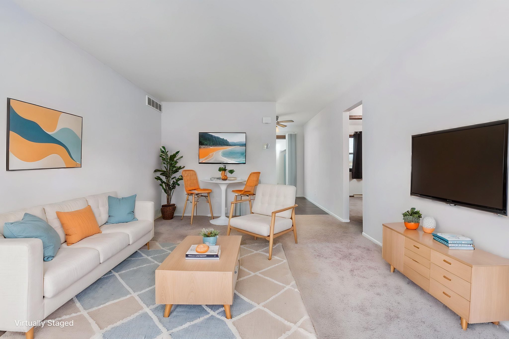 DSC07561 virtually staged.jpeg