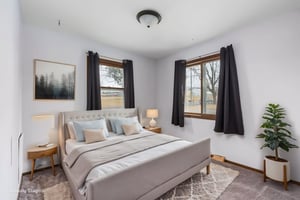 DSC07627 virtually staged.jpeg