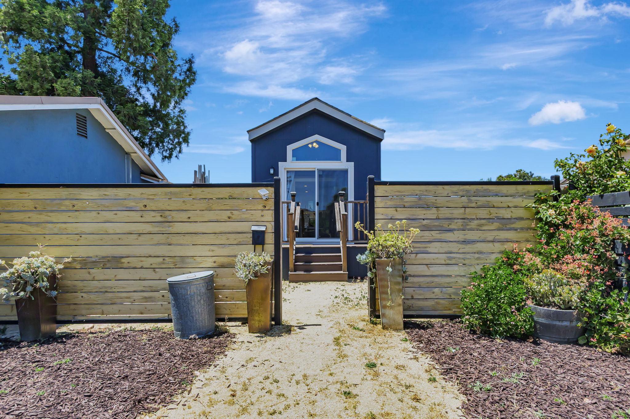 001_4051 Brock Way_