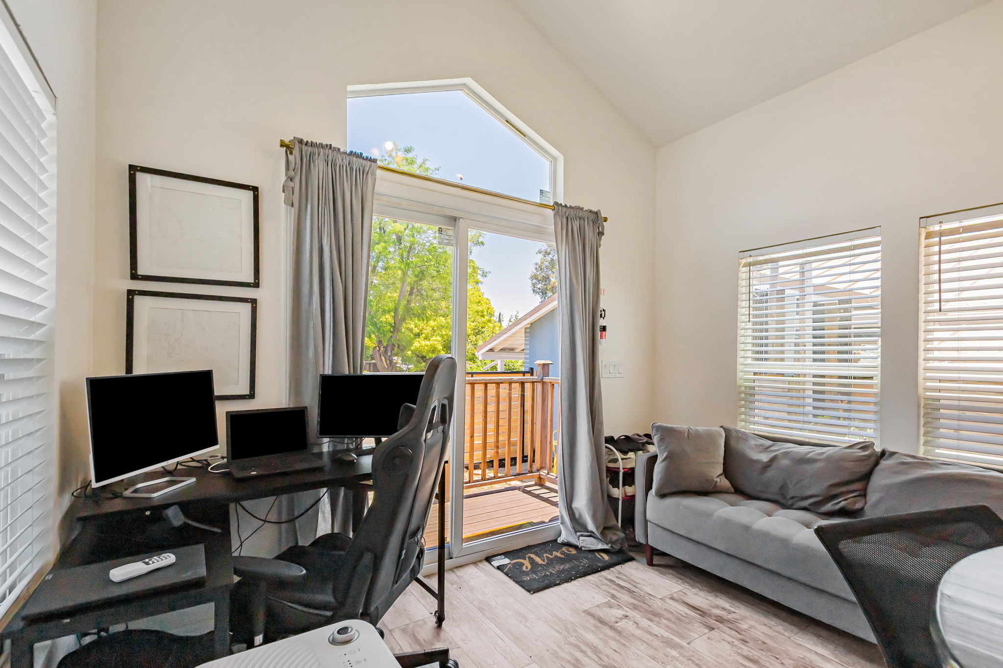009_4051 Brock Way_