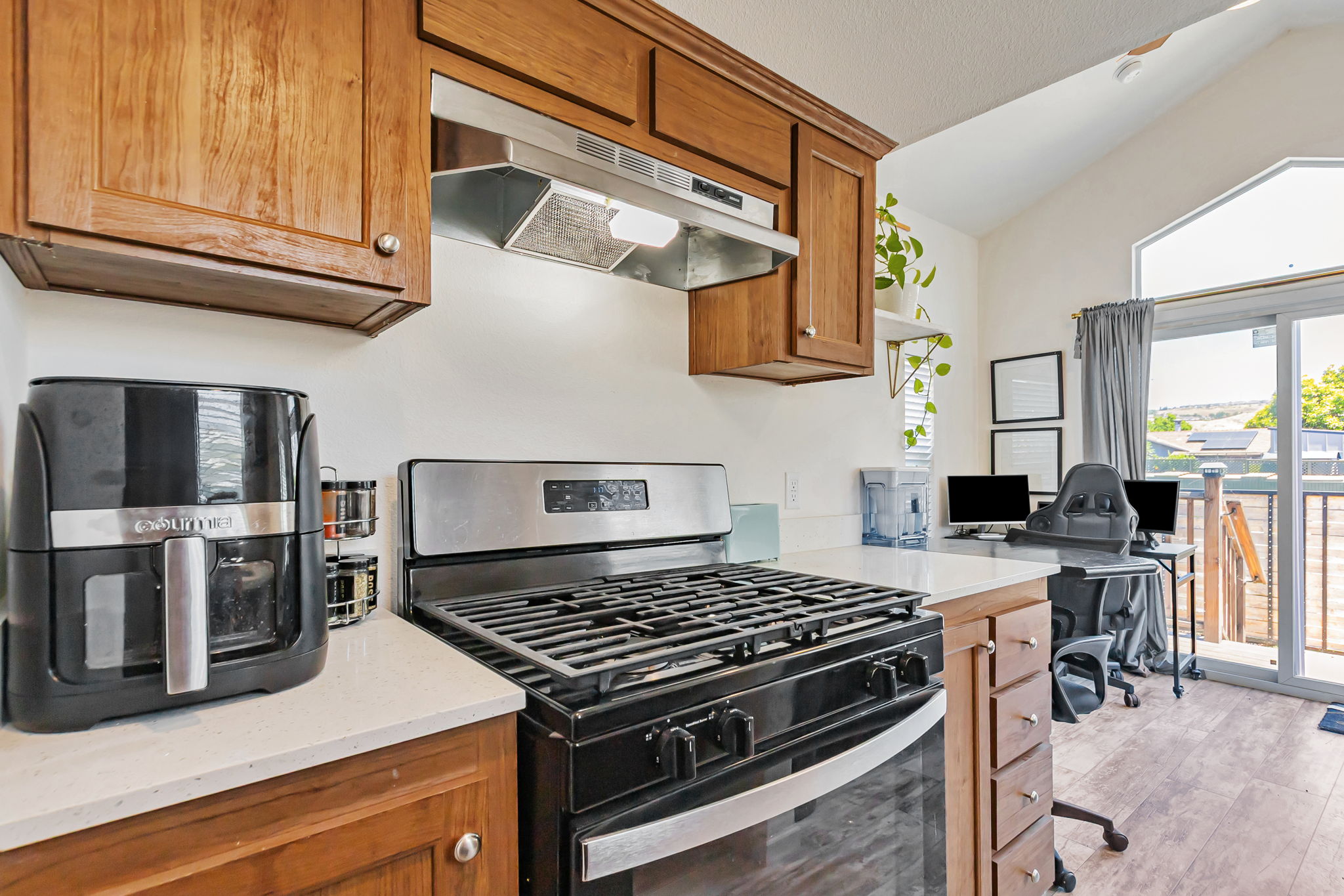 013_4051 Brock Way_