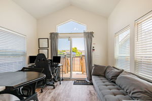 008_4051 Brock Way_