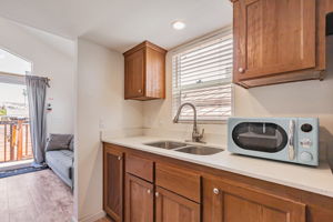 012_4051 Brock Way_