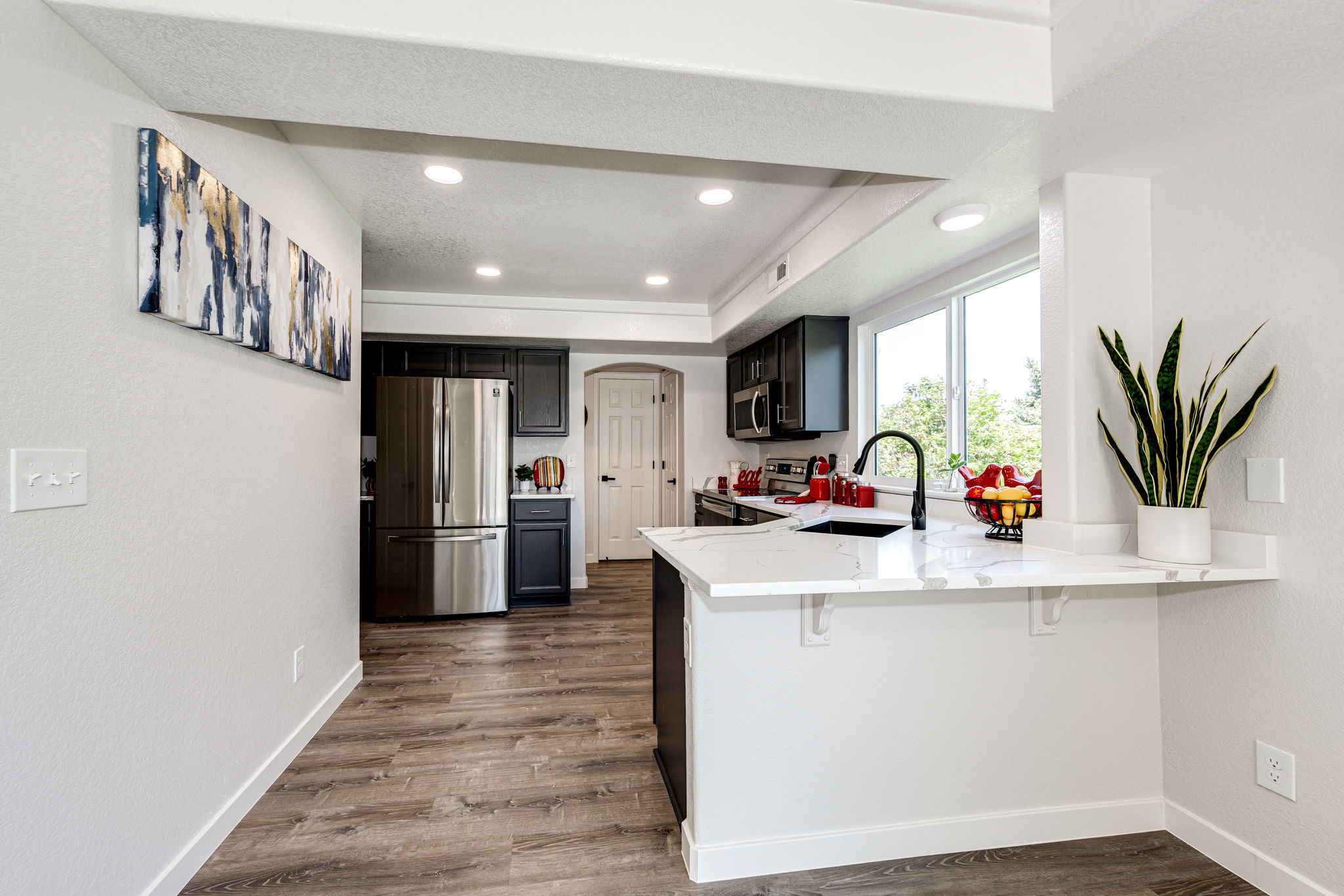 Open Kitchen w Ample Storage