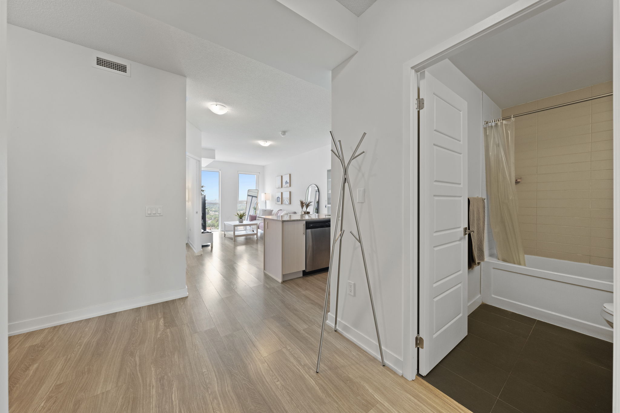 4055 Parkside Village Dr Unit 2021 Mississauga, ON L5B 0K8