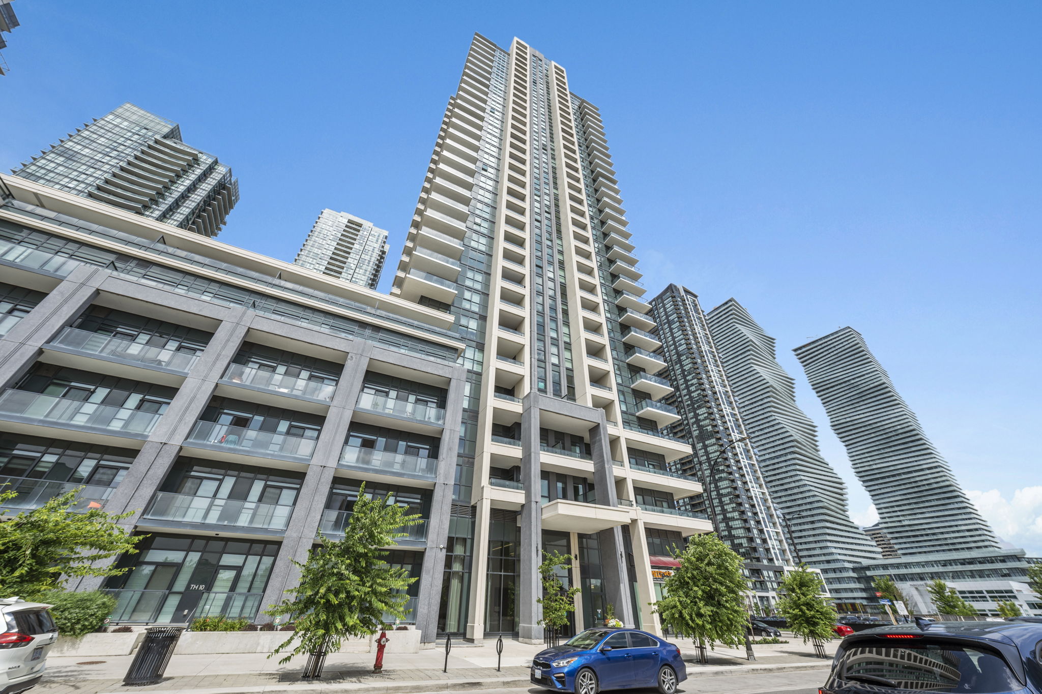 4055 Parkside Village Dr Unit 2021 Mississauga, ON L5B 0K8