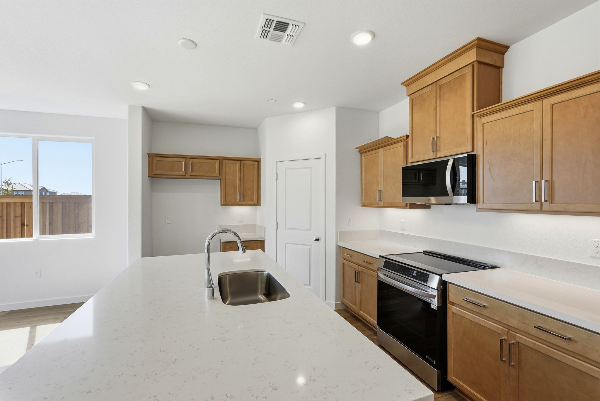 017_F8_4056 Keith Ln