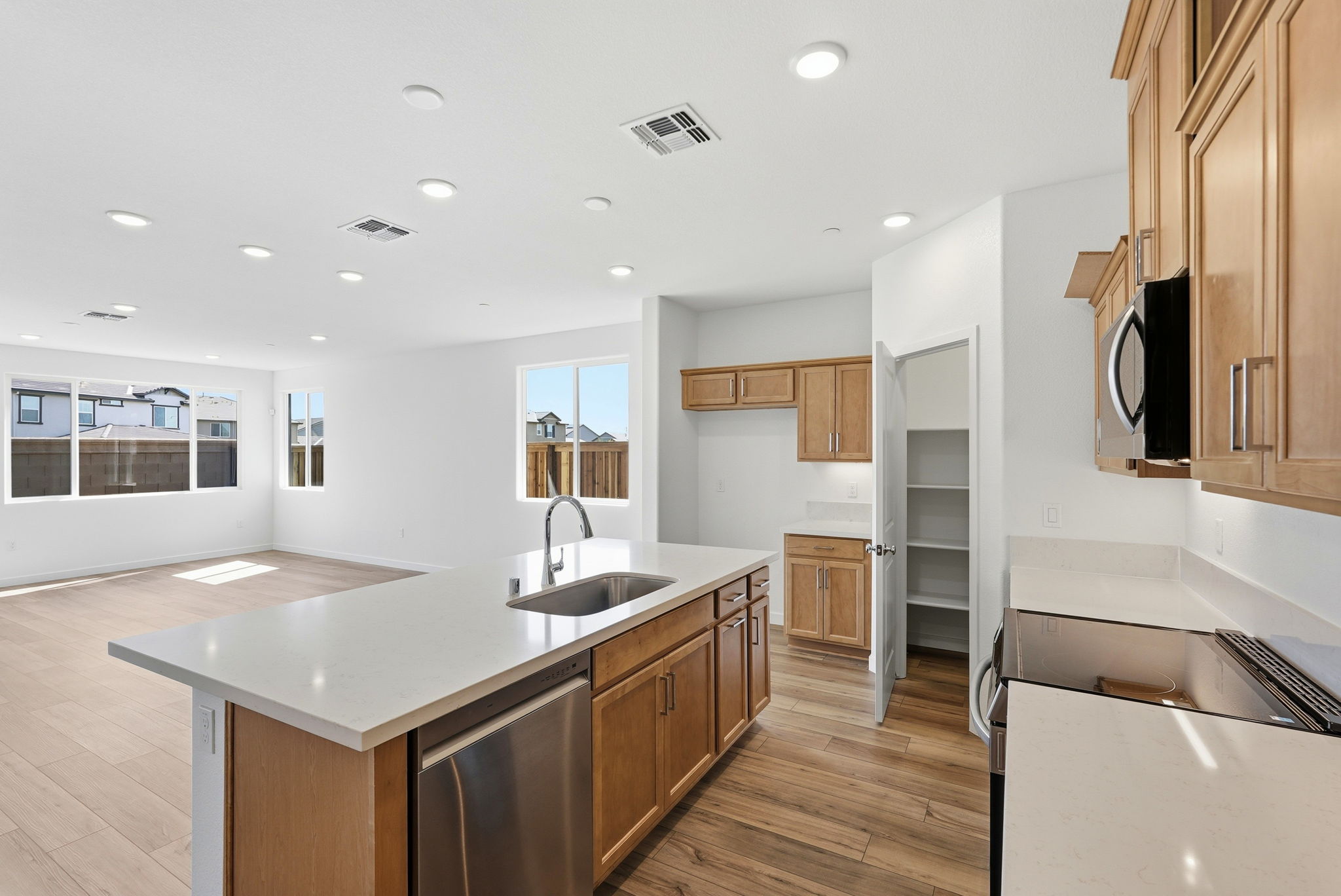 018_F8_4056 Keith Ln