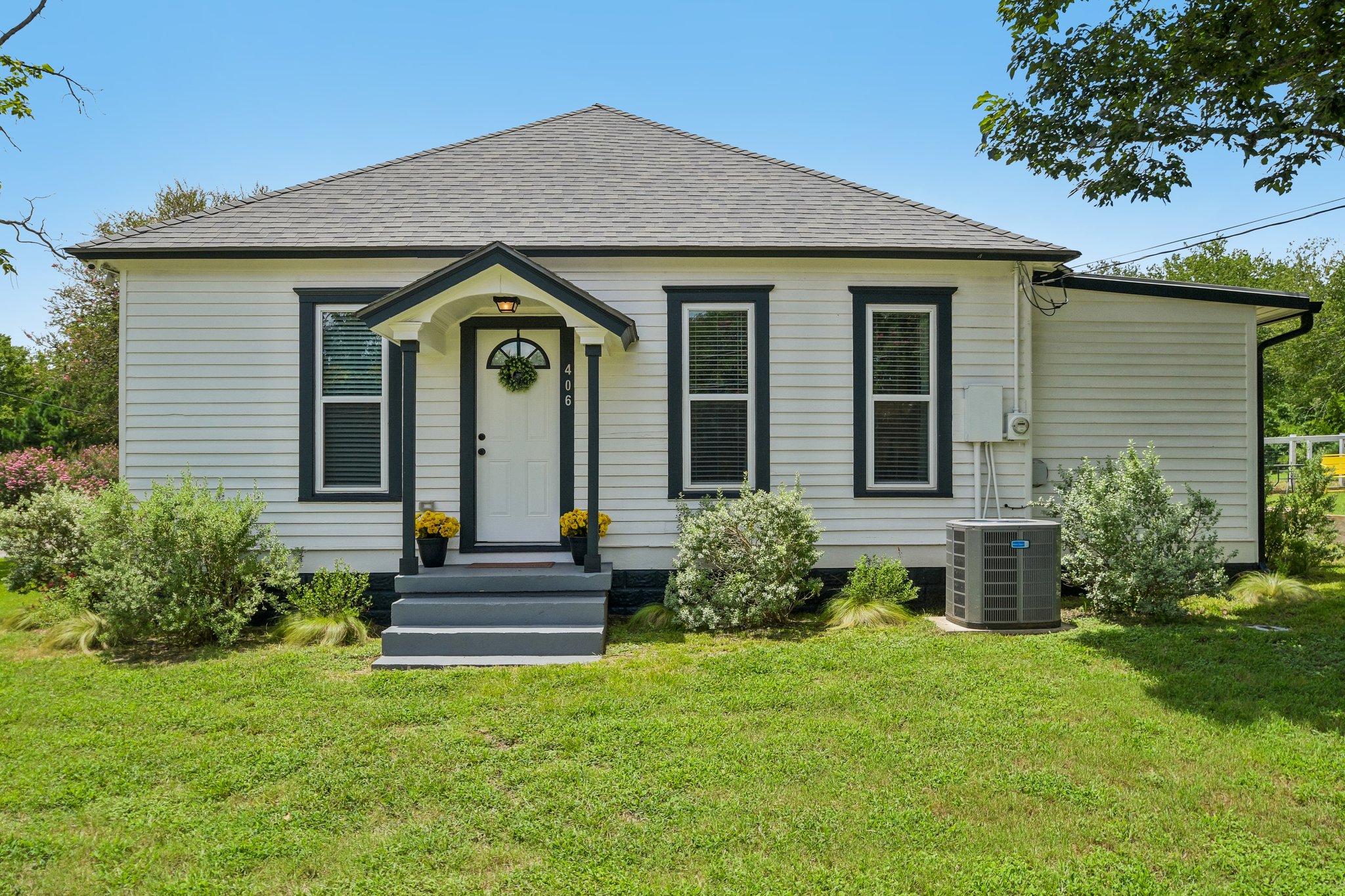 Live Oak St-S1807-001.jpg