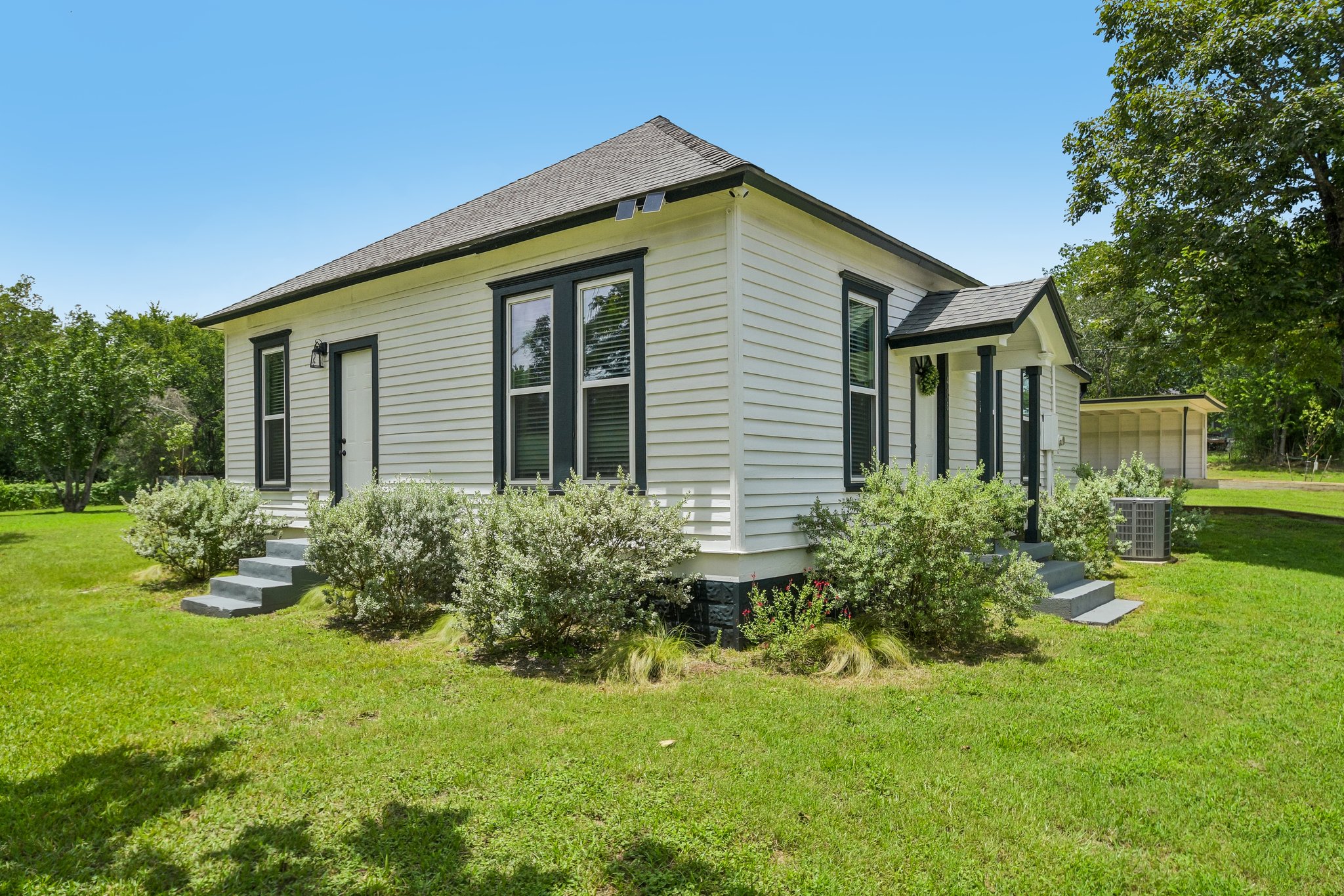 Live Oak St-S1807-002.jpg