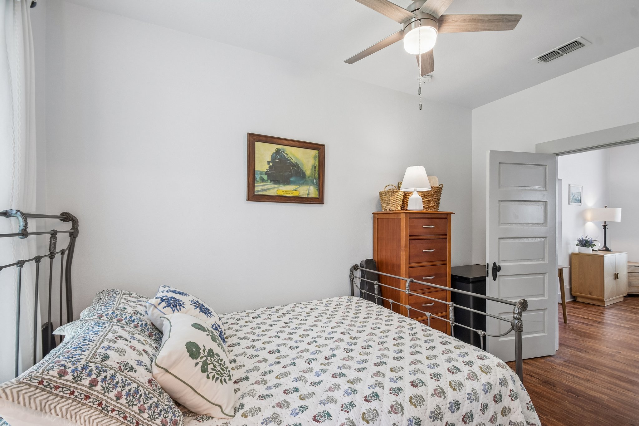 Live Oak St-S1807-029.jpg