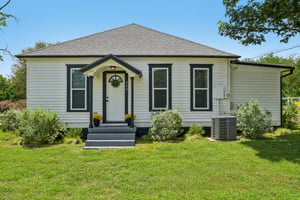Live Oak St-S1807-001.jpg