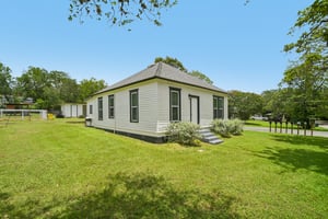 Live Oak St-S1807-003.jpg