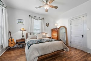 Live Oak St-S1807-021.jpg