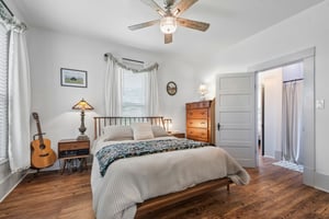 Live Oak St-S1807-022.jpg