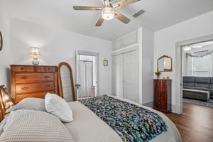 Live Oak St-S1807-024.jpg
