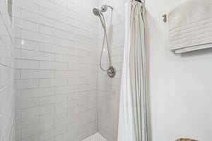 Live Oak St-S1807-026.jpg
