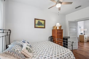Live Oak St-S1807-029.jpg