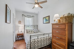 Live Oak St-S1807-030.jpg