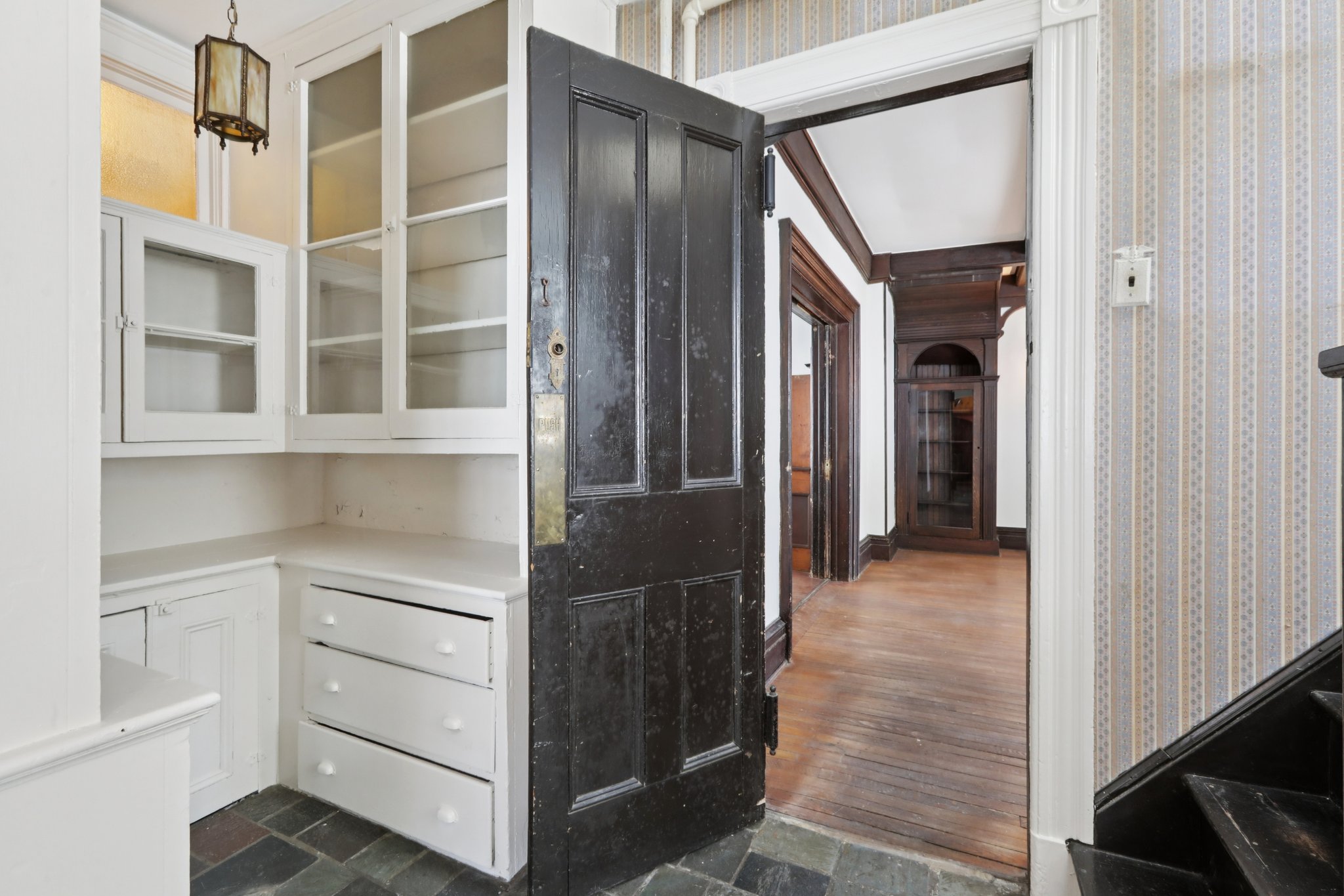 N Broadway-S2602-041.jpg