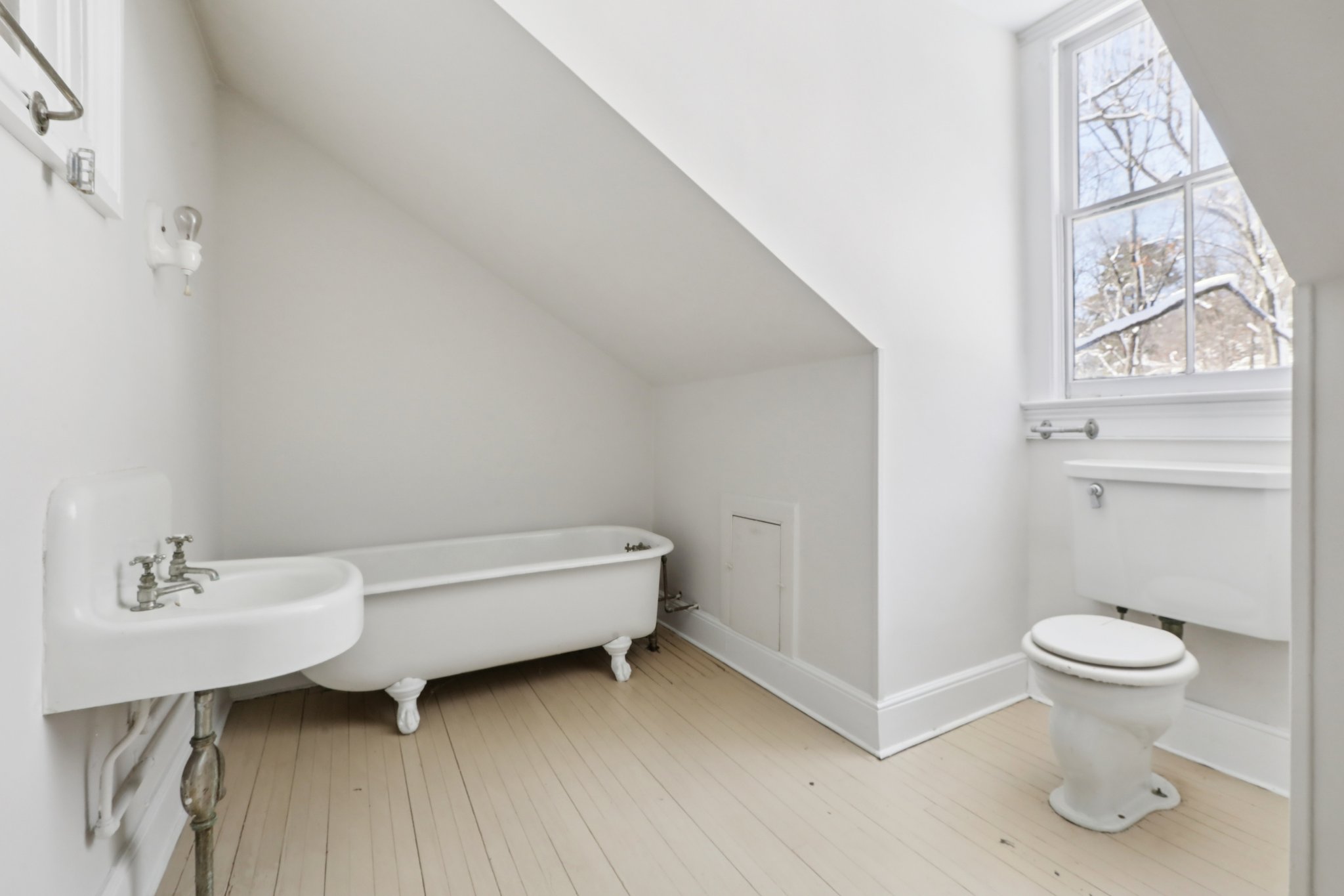 N Broadway-S2602-073.jpg