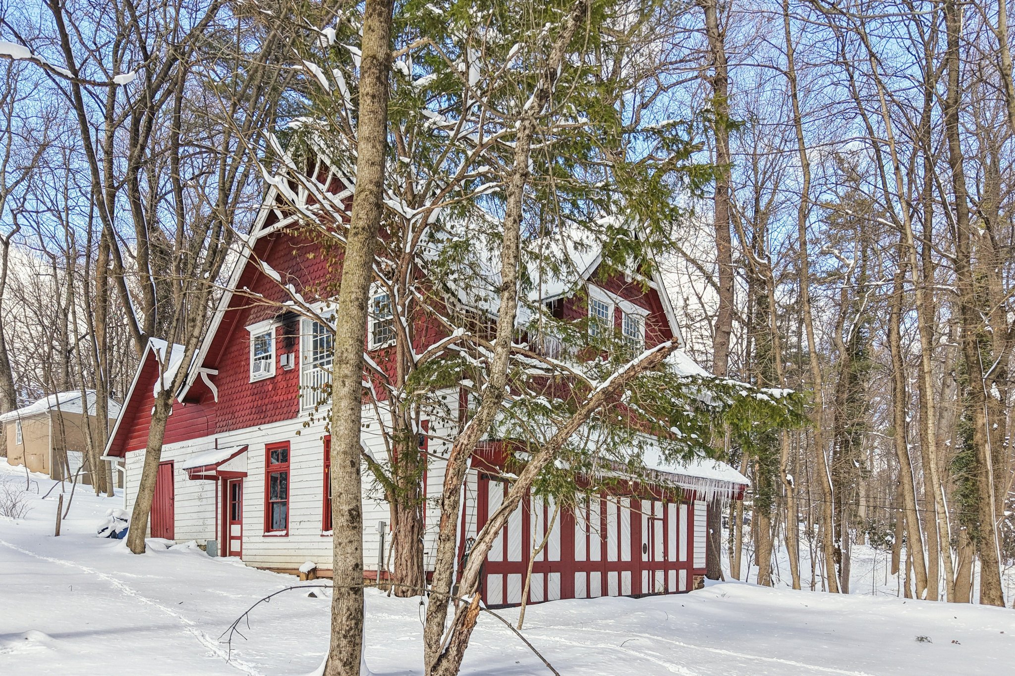 N Broadway-S2602-101.jpg