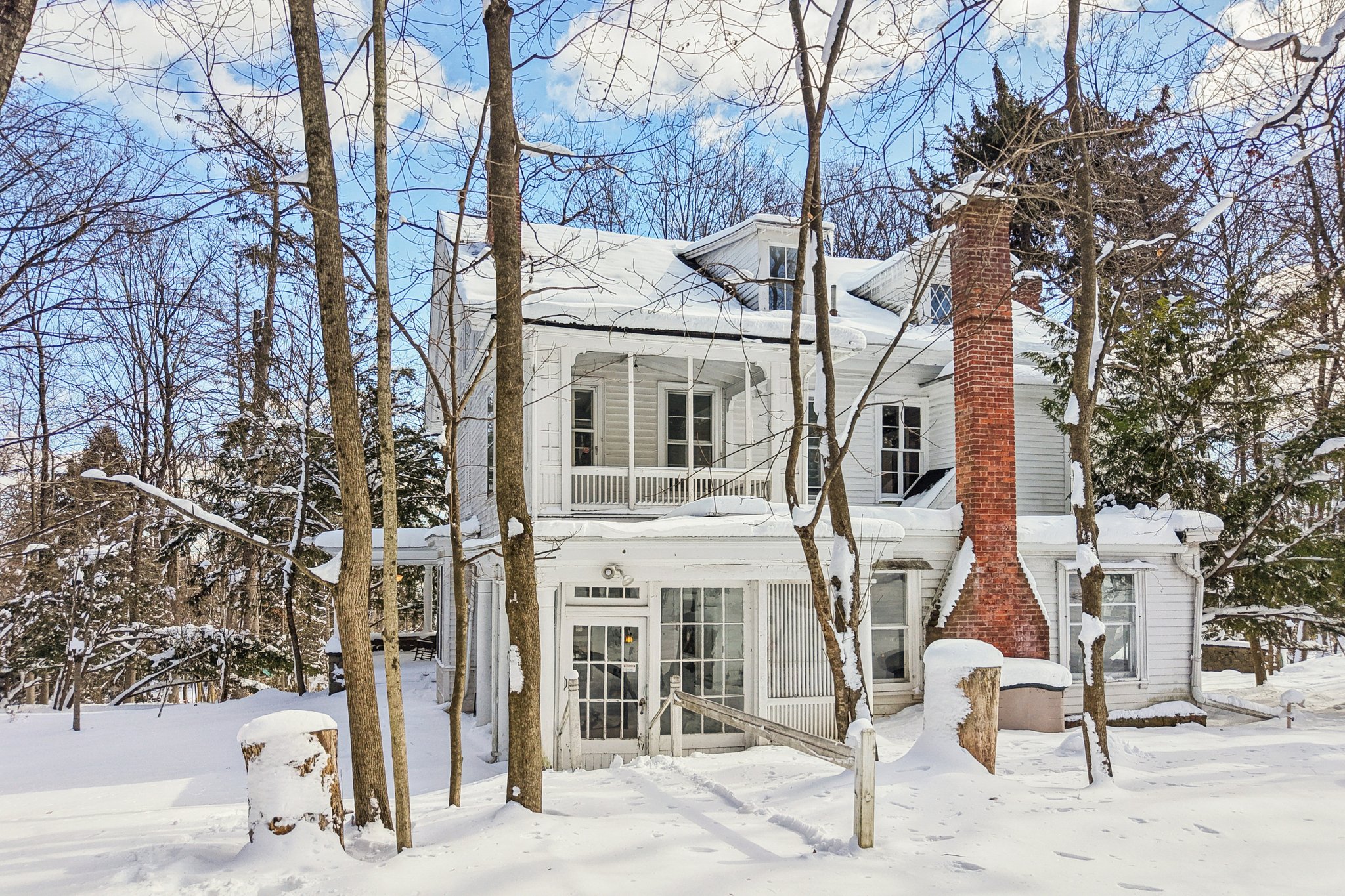 N Broadway-S2602-104.jpg