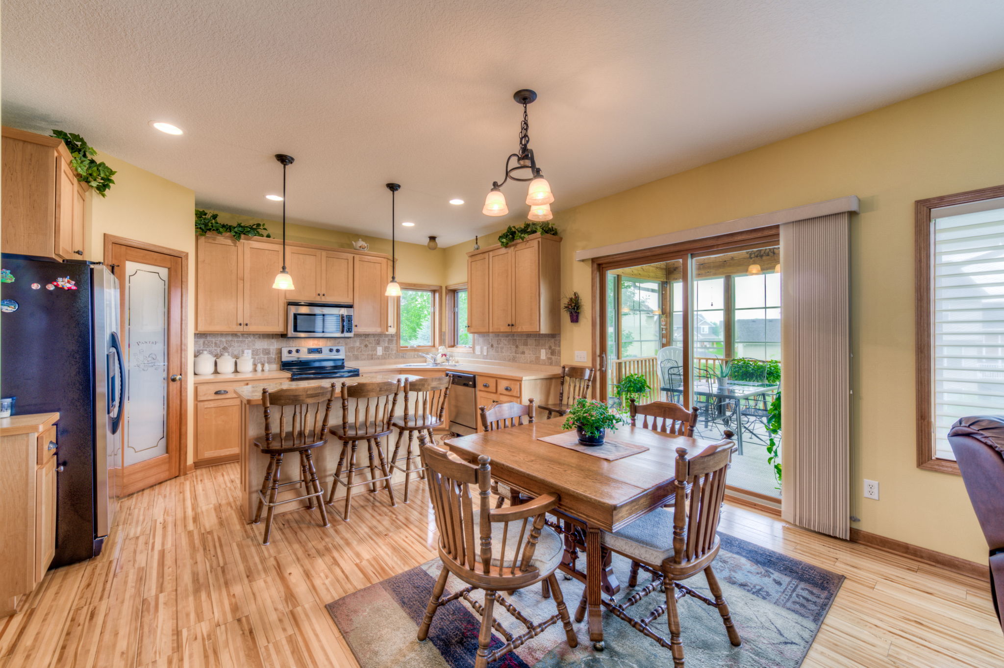 Kitchen/Eating Area