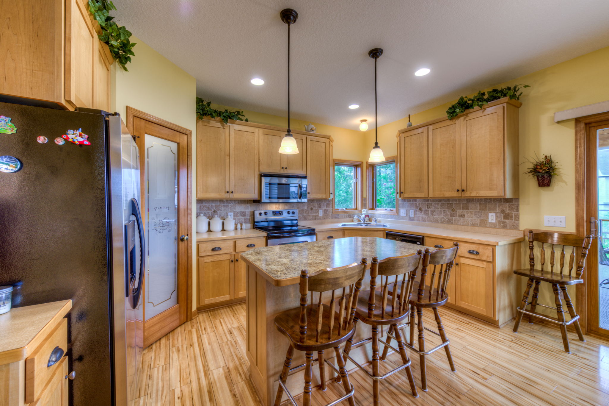 Kitchen/Breakfast Bar
