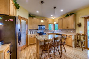 Kitchen/Breakfast Bar