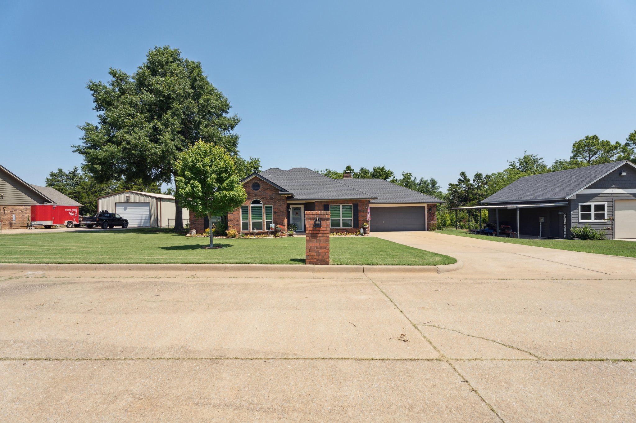 406 Stonegate Dr_003.jpg