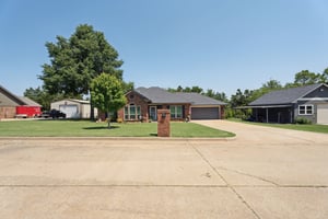 406 Stonegate Dr_003.jpg