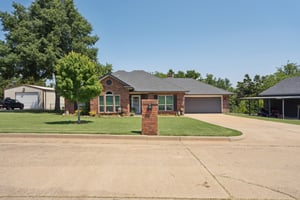 406 Stonegate Dr_004.jpg