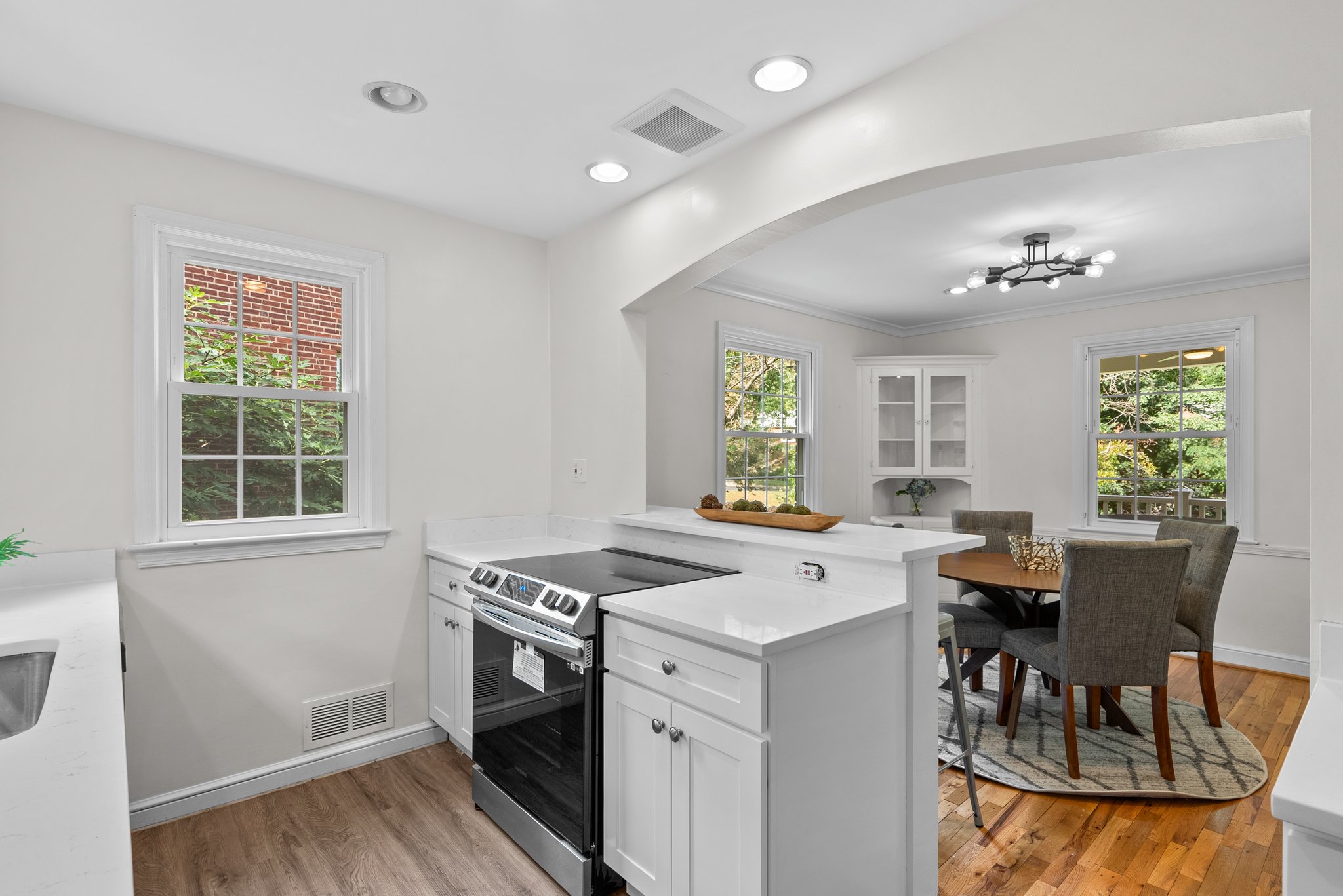 21. 406 Williamsburg Dr.jpg