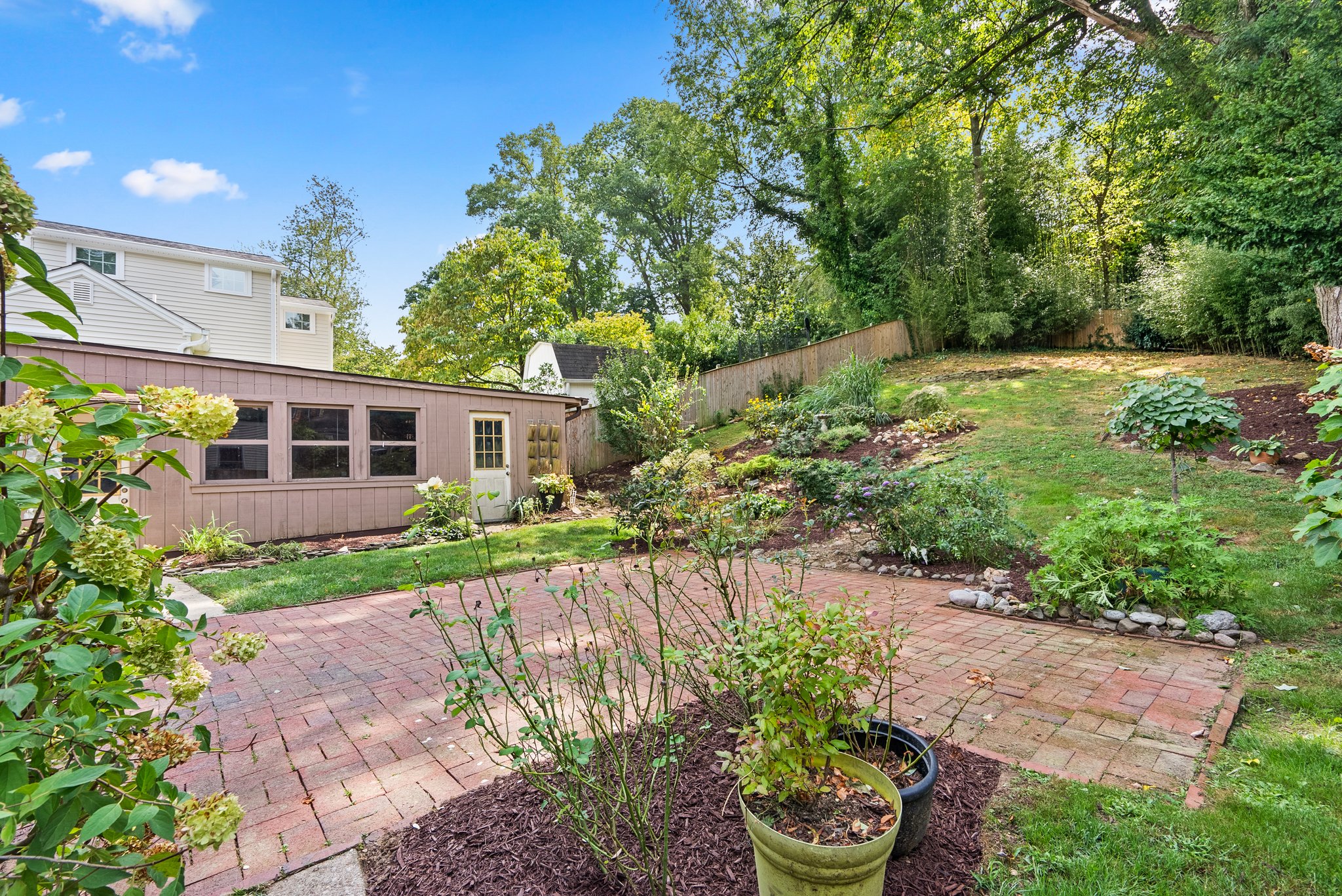 43. 406 Williamsburg Dr.jpg