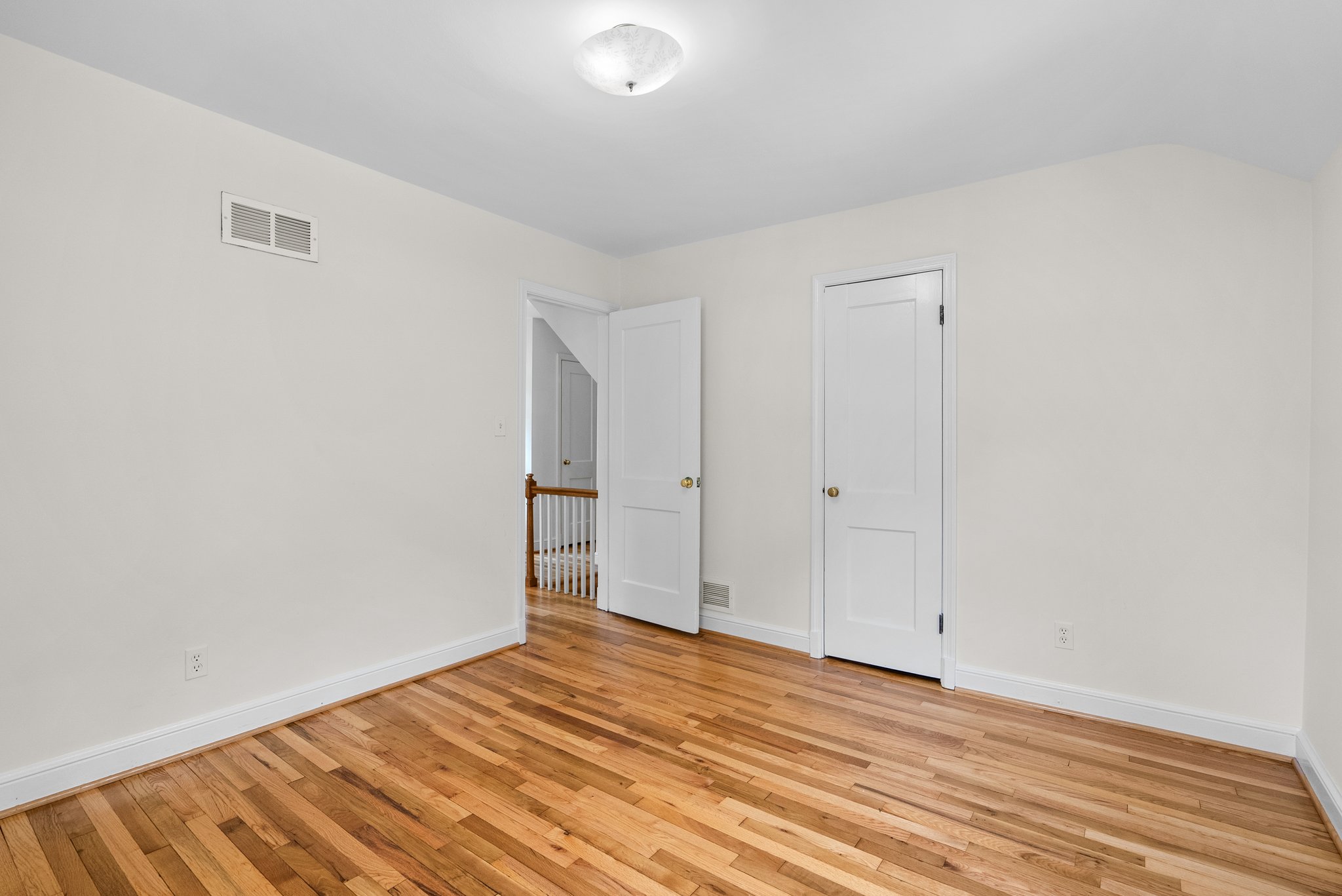 31. 406 Williamsburg Dr.jpg