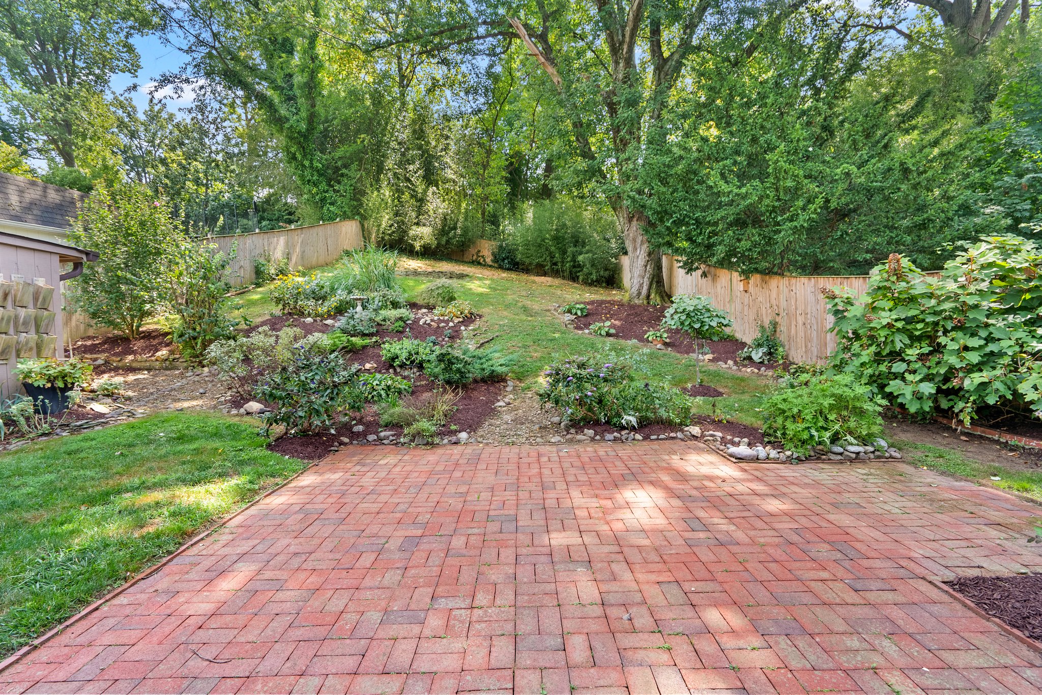 42. 406 Williamsburg Dr.jpg