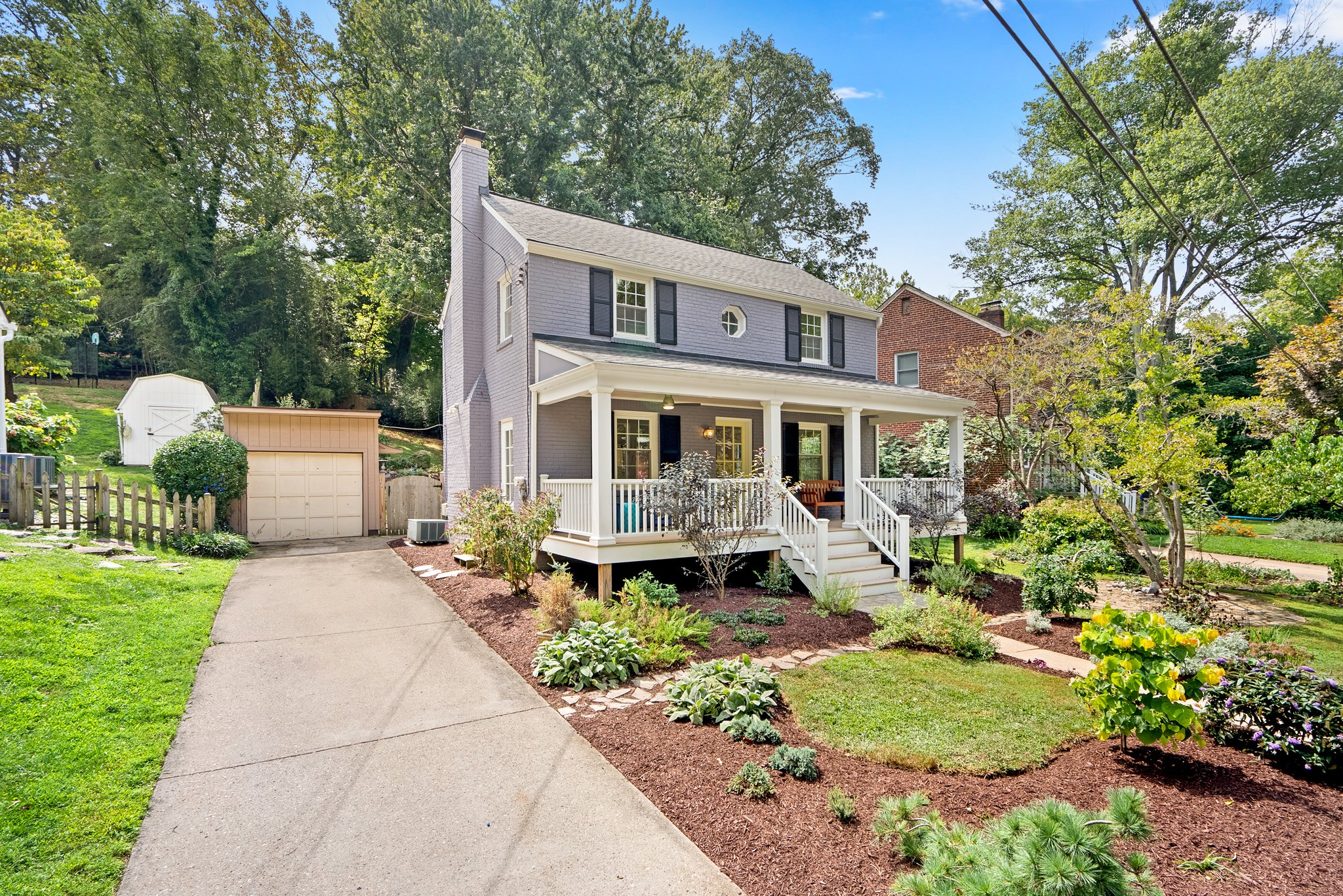 02. 406 Williamsburg Dr.jpg