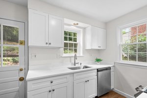 22. 406 Williamsburg Dr.jpg