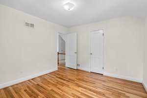 31. 406 Williamsburg Dr.jpg