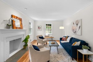 17. 406 Williamsburg Dr.jpg