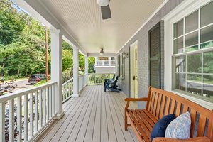 09. 406 Williamsburg Dr.jpg