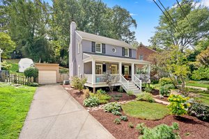 02. 406 Williamsburg Dr.jpg