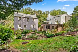 45. 406 Williamsburg Dr.jpg