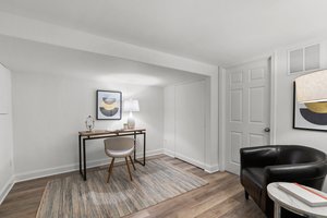 33. 406 Williamsburg Dr.jpg