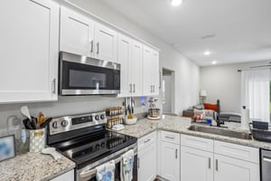 E 9th Ave-S2208-014.jpg