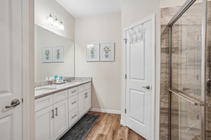 E 9th Ave-S2208-021.jpg