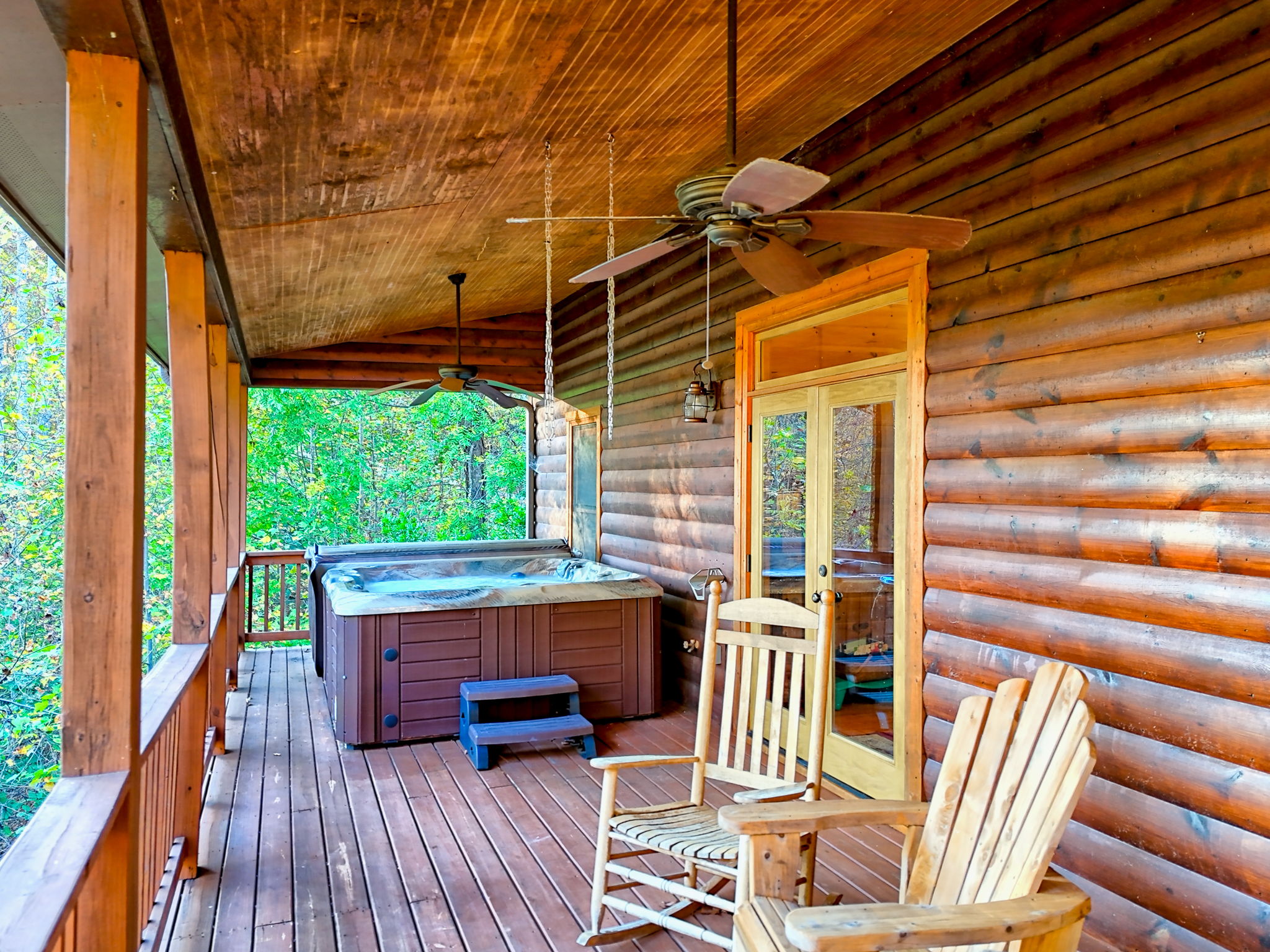 Back Porch w/ Hot Tub - Sunset Mountain View