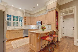 Kitchen/Breakfast Bar